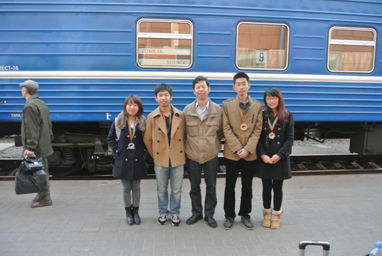 bw必威西汉姆联官网团队启程离开戈梅尔前合影